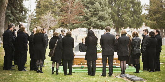 What to Wear to a Outdoor Wake vs Funeral